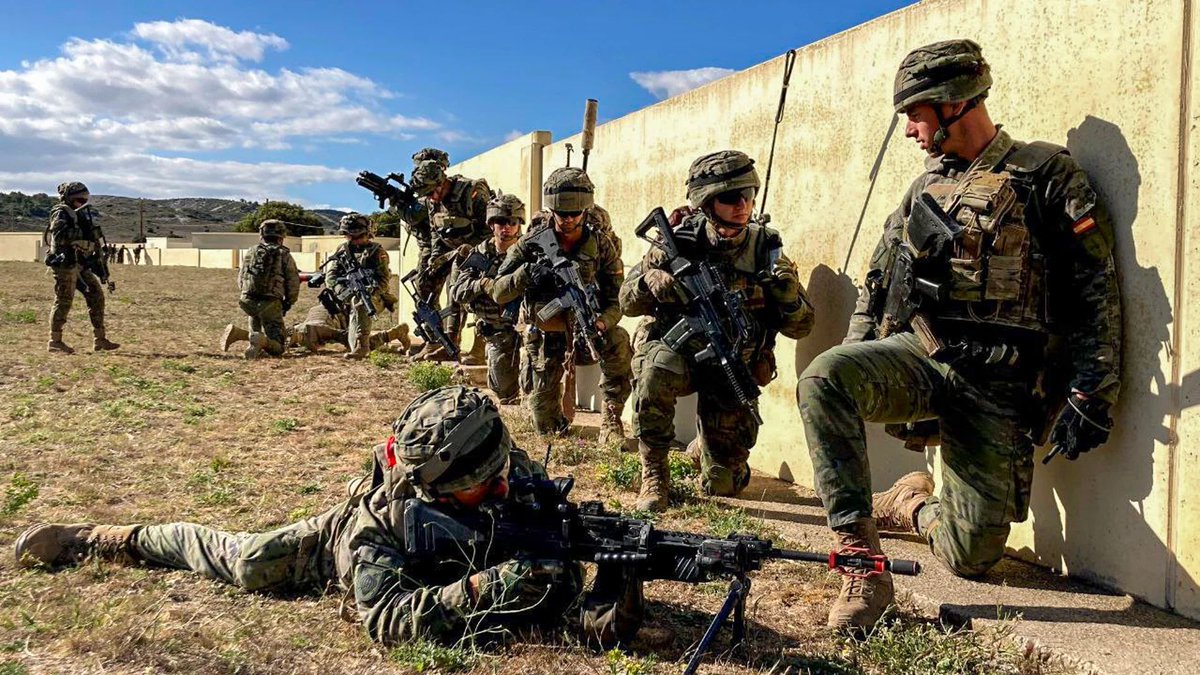 UMT_Tropa's tweet photo. ¡LOGRO DE LA UMT!
Conseguimos una subida sin precedentes en las dietas de alojamiento militares para el verano de 2026.
❌ Se elimina la discriminación por empleos: la Tropa y marinería percibirá el mismo complemento diario que las escalas superiores.
https://t.co/o3E9CrksBp https://t.co/wT7JRMtkVM