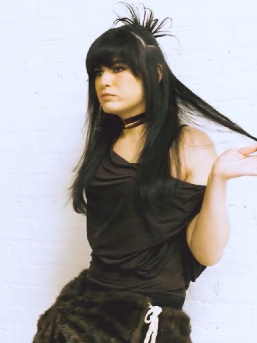 apriloverdosed's tweet photo. missing this look on her aoughhh what a pretty dolly bunny she is https://t.co/pIodI2epoB