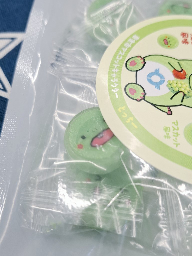 togane_cci's tweet photo. みのりの郷東金でとっちーのアメちゃんが発売されているそうです🦖🌸
とっちーはマスカット味…🤤
お顔の種類もいろいろあって可愛いので、東金土産に良さそうです💡 https://t.co/aGiKcT6edt