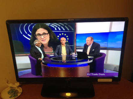 CGGillibrand's tweet photo. 10 years ago. @afneil interviewing a living Euro-saint.  No idea who he is, that said. https://t.co/3PDSsHQXqg