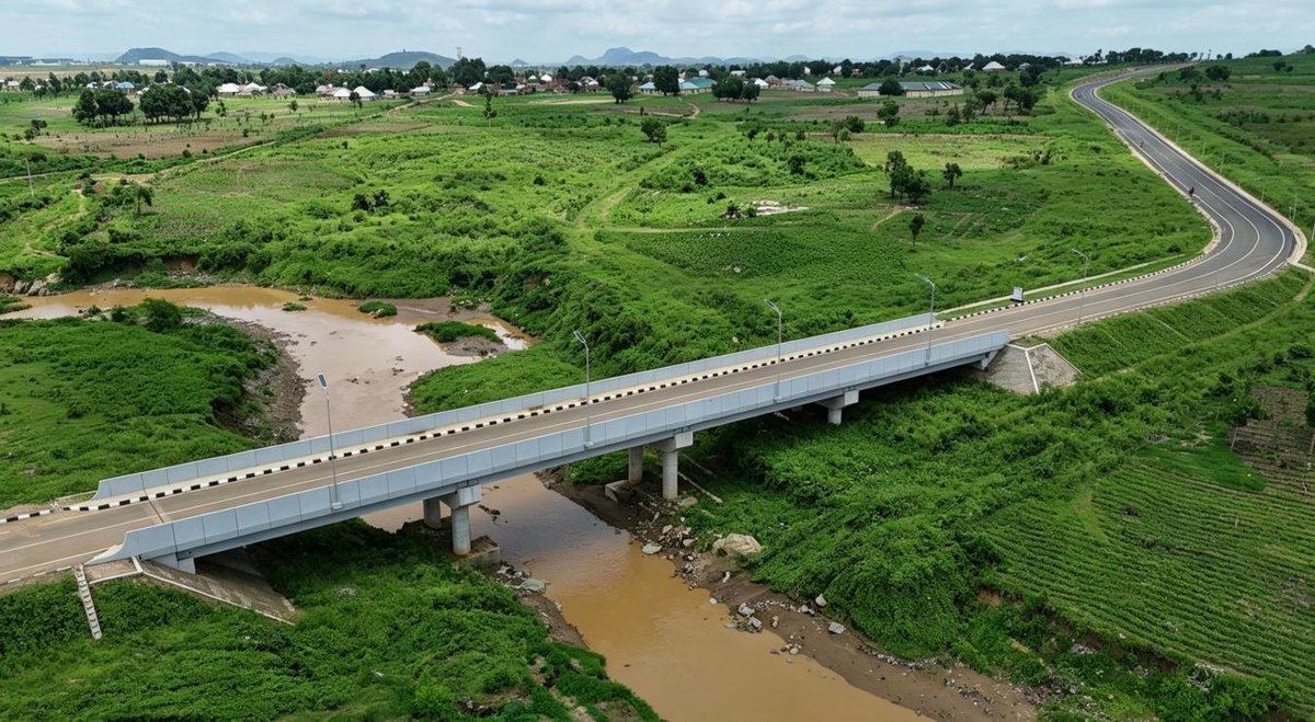Vincent_CCECC's tweet photo. The Access Road Bypassing Airport Second Runway from Bill Clinton Drive to Tunga Madaki Settlement with a Four-Span Bridge in Nigeria, built by @CCECCNigeria, has officially opened to traffic, improving connectivity between Abuja International Airport and surrounding communities. https://t.co/aNXkiv9khu