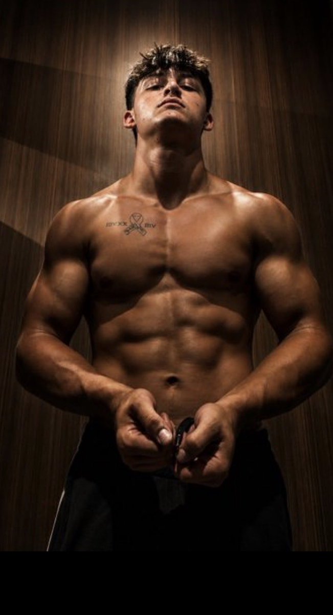 topalphamales's tweet photo. Have u seen this? It’s real… not AI! Shows all u need is a good filter, the right lighting, a great tan, and a ridiculously muscular chiseled physique like @MasterZach2 oh wait… u could never master that last part! Just forget it! https://t.co/uPNb7iKHEf