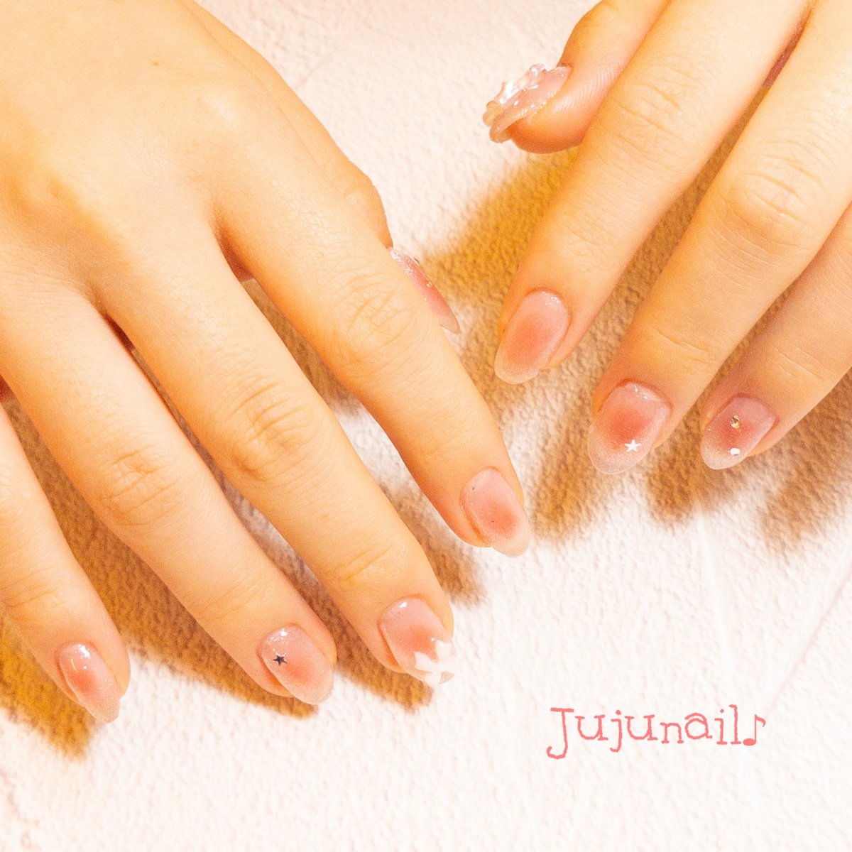 jujunail2020's tweet photo. こちらのリピーター様は、
夏にぴったりな、涼しげチークネイルです💅
七夕を意識して星のホログラム入り⭐️

めちゃくちゃかわいいですね💕
いつもありがとうございます🥰

=================...

詳細はこちら↓（ネイルブック）
https://t.co/gxQxbLLEJb https://t.co/UWqPib4vat