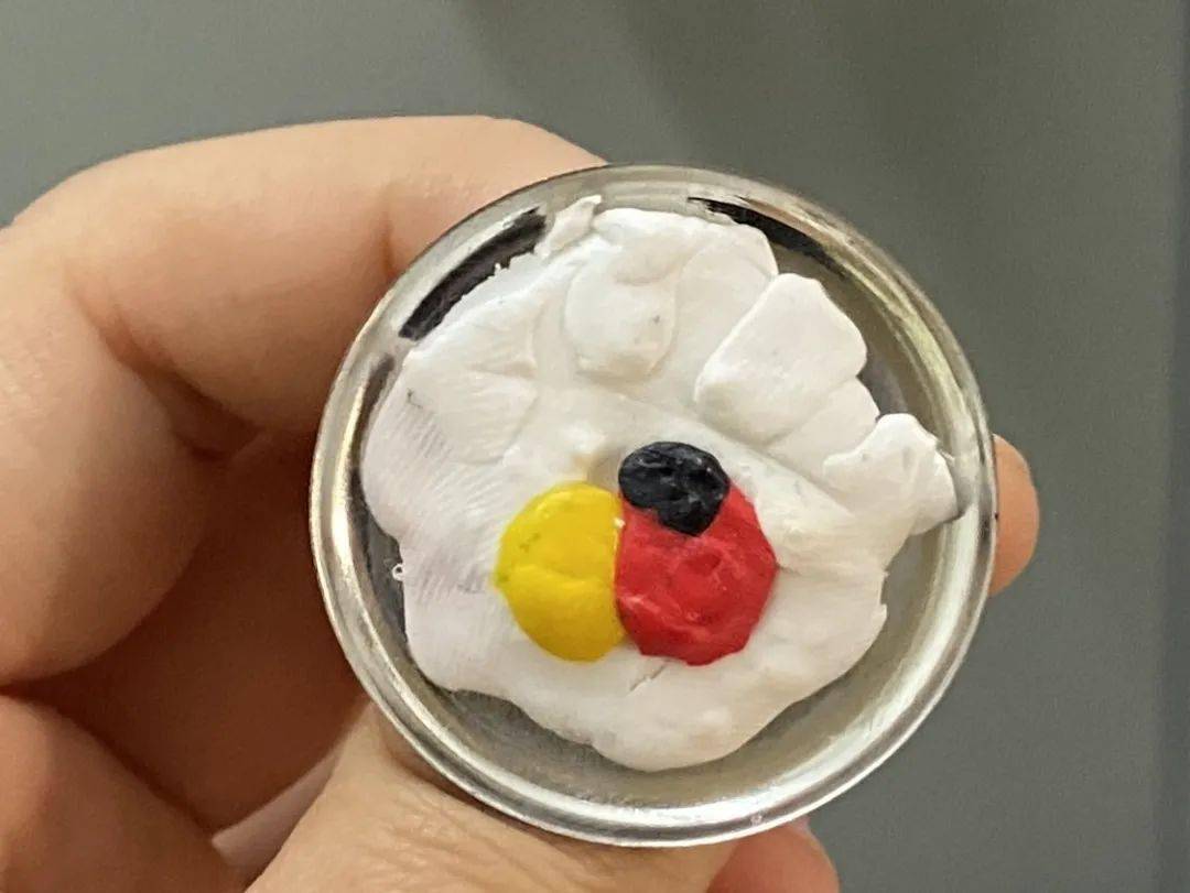 Schneeeva's tweet photo. DIY your own colorful mug! Grab a plain ceramic cup, add heat-shrink vinyl patterns, and pop it in the oven for 10 mins—custom, affordable, and perfect for morning coffee. https://t.co/i7us5hdqZT