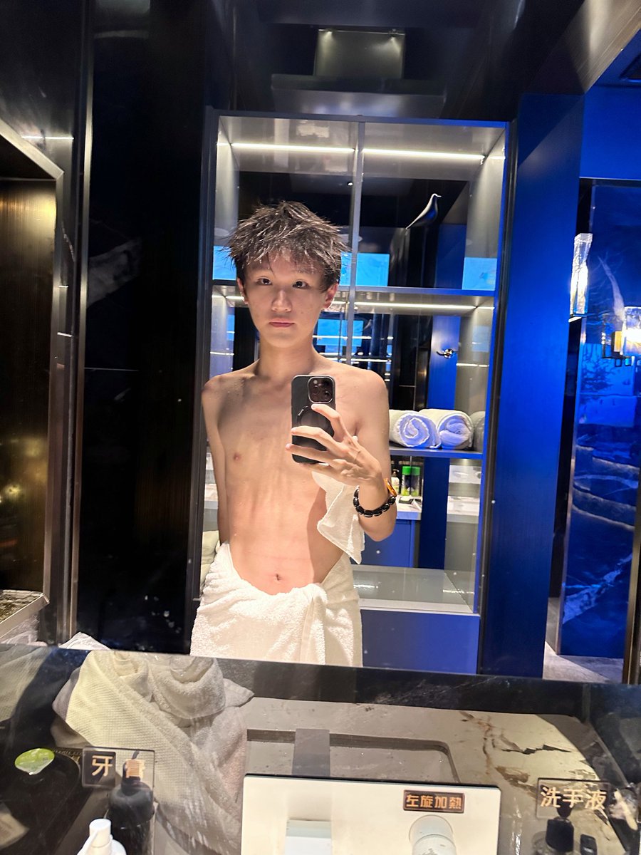CharlieJerxx's tweet photo. bored now https://t.co/JiiaQkGlo7
