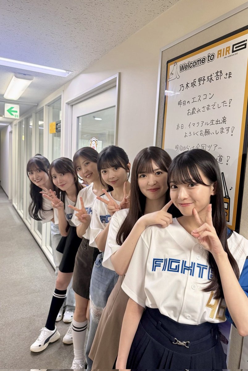 Karinsabusabu's tweet photo. 【乃木坂46にしかない強み4選】

①首の角度まで美しい
②視線の残し方が絶妙
③フォーメーション移動まで揃う
④曲の世界観を踊りで表現できる

ダンスが上手いだけじゃなくて、感情まで揃うのが #乃木坂46
私たちも想いや感情を歌にする活動をしています
作家さんが想いを歌にして、私たちが届ける🥹 https://t.co/K9LXqSVs4q