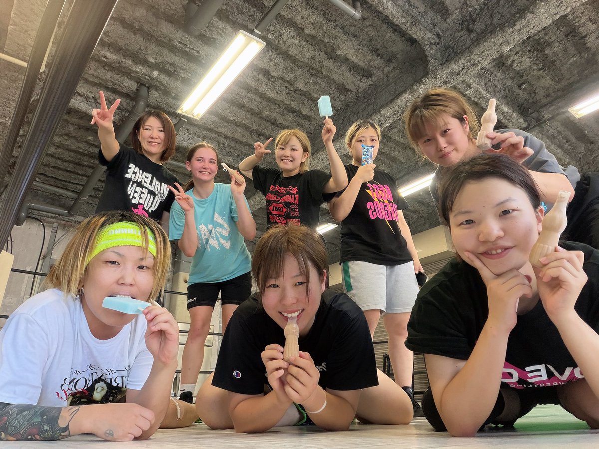 arisa__nakajima's tweet photo. 久々に全員集まった！元気出るなぁ🌟
全体練習後はひたすらミリアの追い込み！
WAVEさんのリーグ戦で優勝して、いよいよ次はPOP挑戦。
南月さんの指導にも熱が入ります！！
絶対勝とう👊🔥
#SEAdLINNNG  #魂の女子プロレス https://t.co/RQrUJVqN37