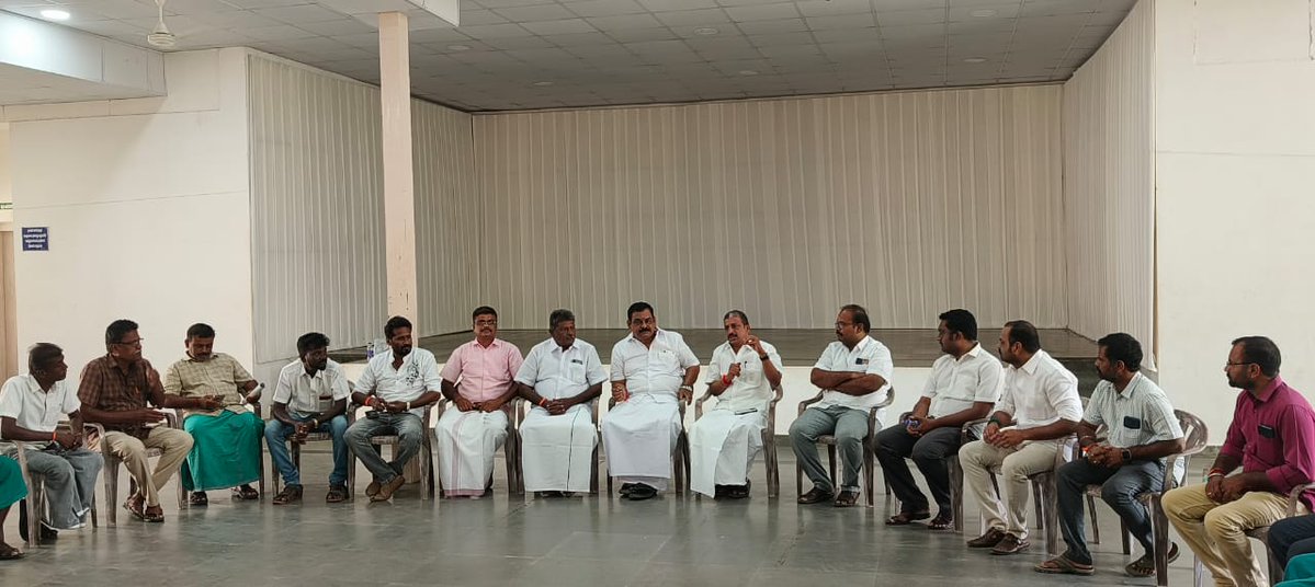 Palanikanagaraj's tweet photo. மாறுவோம்... மாற்றுவோம்!

இன்றைய தினம் ஒட்டன்சத்திரம் சட்டமன்ற தொகுதியில், மக்கள் தலைவர் திரு.@annamalai_k அவர்களின் கரங்களை வலுப்படுத்தும் நோக்கில் @WTLFoundation அமைப்பின் சார்பாக ஆலோசனைக் கூட்டம் நடைபெற்றது.

இக்கூட்டத்தில், வருகின்ற ஜூலை 12 (ஞாயிற்றுக்கிழமை) பொள்ளாச்சியில் நடைபெறவுள்ள "போதையில்லா தமிழகம்" விழிப்புணர்வு மாநாட்டில் திரளாக கலந்து கொள்வது தொடர்பாக விரிவாக ஆலோசிக்கப்பட்டது.

போதை இல்லா தமிழகம் உருவாக...
மாறுவோம்! மாற்றுவோம்!

#WeTheLeaders #போதையில்லாததமிழகம் #Annamalai #Oddanchatram #Pollachi #DrugFreeTamilNadu