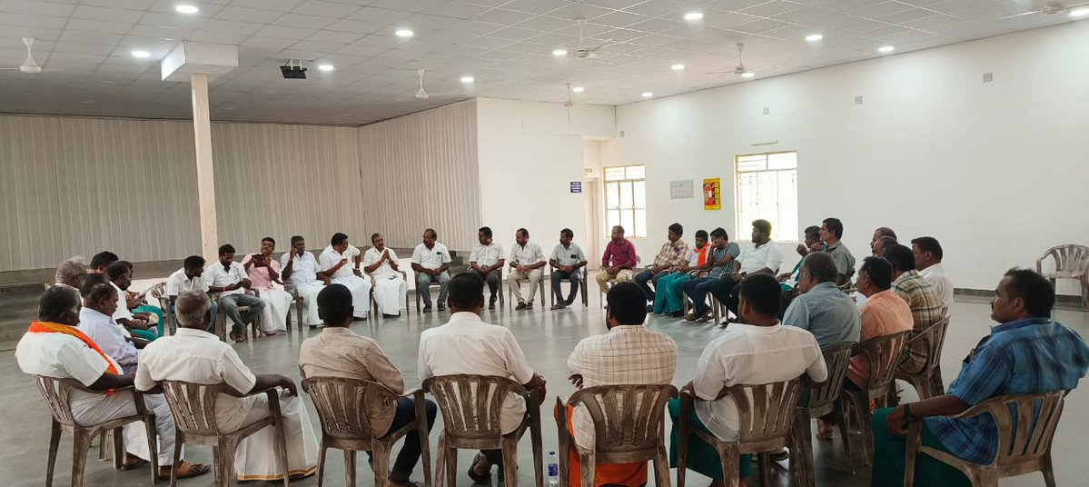 Palanikanagaraj's tweet photo. மாறுவோம்... மாற்றுவோம்!

இன்றைய தினம் ஒட்டன்சத்திரம் சட்டமன்ற தொகுதியில், மக்கள் தலைவர் திரு.@annamalai_k அவர்களின் கரங்களை வலுப்படுத்தும் நோக்கில் @WTLFoundation அமைப்பின் சார்பாக ஆலோசனைக் கூட்டம் நடைபெற்றது.

இக்கூட்டத்தில், வருகின்ற ஜூலை 12 (ஞாயிற்றுக்கிழமை) பொள்ளாச்சியில் நடைபெறவுள்ள "போதையில்லா தமிழகம்" விழிப்புணர்வு மாநாட்டில் திரளாக கலந்து கொள்வது தொடர்பாக விரிவாக ஆலோசிக்கப்பட்டது.

போதை இல்லா தமிழகம் உருவாக...
மாறுவோம்! மாற்றுவோம்!

#WeTheLeaders #போதையில்லாததமிழகம் #Annamalai #Oddanchatram #Pollachi #DrugFreeTamilNadu