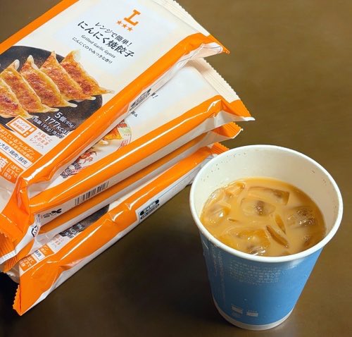 basica_inc's tweet photo. コーヒーＳ当選ありがとうございました！ミルクと砂糖たくさんいれた。軽めを選んだけど氷全部溶けたらどうせ薄くなるから濃いめを選んだ方がよかったかも！餃子は前当選して食べたら美味しくて値段も安かったのでよくリピートしてます！(一度に全部は食べてないよ！)#ローソンのマチカフェ当たったよ https://t.co/7mLRHXxwnH