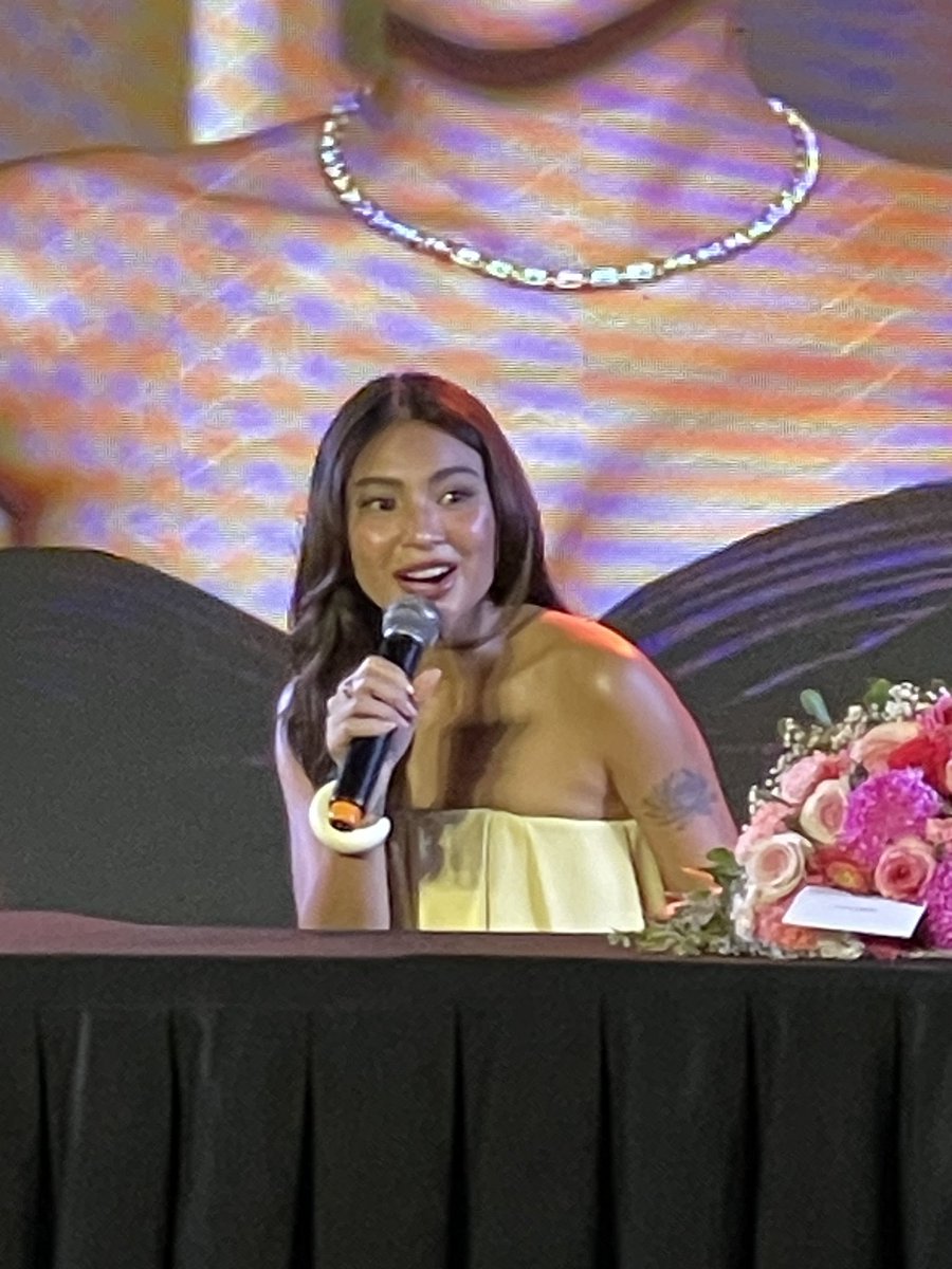 PULPMagazinePH's tweet photo. 'HINIHIMAY NAMIN 'YUNG MGA EKSENA NAMIN'

Nadine Lustre tells the media how grateful she is to work with someone as collaborative as her 'Love, Siargao' co-star Alden Richards.

#NadineLustre #AldenRichards #LoveSiargao #PULPMagazine https://t.co/U48KdVU6xY