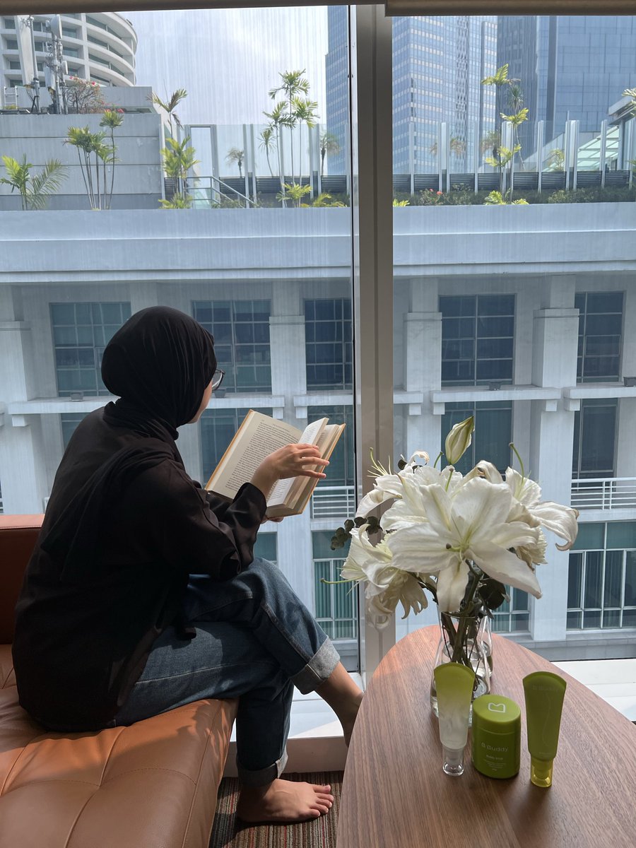 affifx's tweet photo. Cute shoes matching my flowers. 🌺 🩰 https://t.co/ke0sgXhMqU