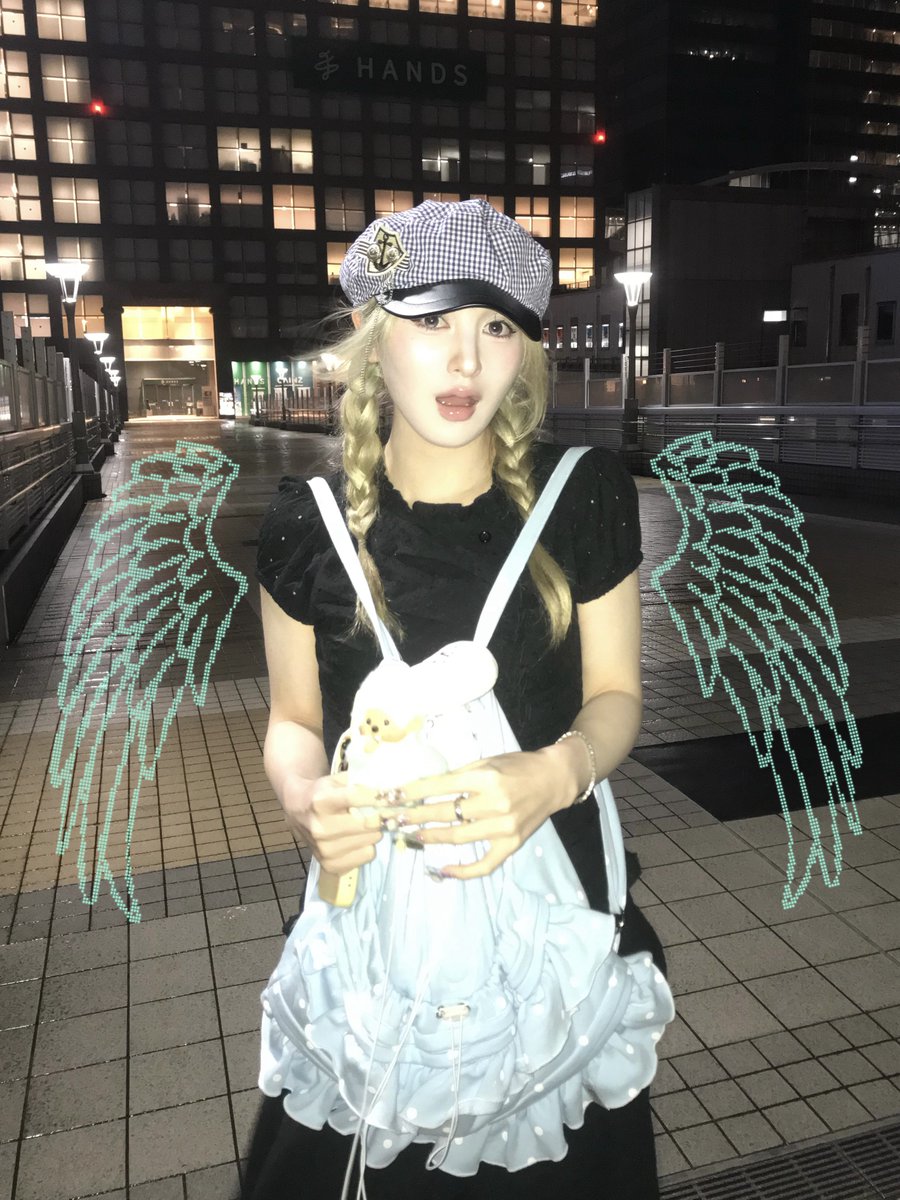 __papillonnoir tweet picture