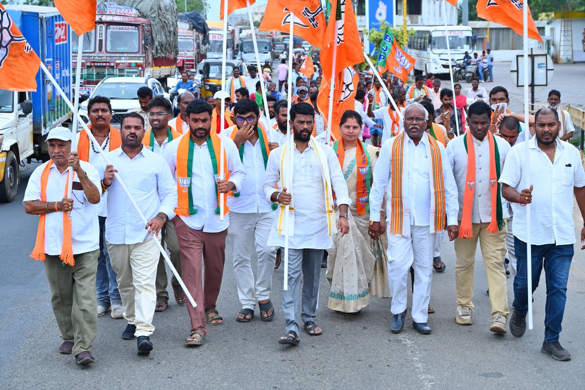 RameshSree17's tweet photo. Bjym ర్యాలీ పాయకరావుపేట అనకాపల్లి జిల్లా https://t.co/rQB5FlcbPj