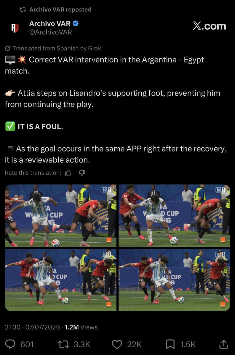 Not7mwd's tweet photo. إذا كان الدليل عندك تصريح لاعب سابق، فالدليل عندي تحليل تحكيمي متخصص يشرح سبب القرار وفق القانون. الآراء تتعدد، لكن ما تقدر تحول رأي شخص إلى إجماع العالم. لو جمعت كل المحللين مع الجماهير وحللتوا المباراة مره ثانيه وشفتوا الاعادة ماراح يتغير شي، قانون اللعبه لا يحسم بالتصويت بل بالقانون يا طعميه