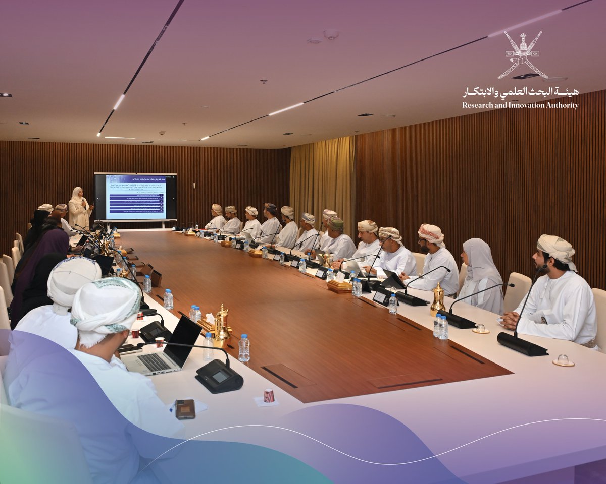 RIA_OMAN's tweet photo. استضافت اللجنة المعنية بتنظيم استخدامات التقنية الحيوية ومنتجاتها وحماية البيانات الوراثية في سلطنة عُمان اجتماعًا وزاريًا موسعًا بمشاركة أصحاب المعال�� والسعادة ممثلي الجهات ذات العلاقة بقطاع التقنية الحيوية، وأعضاء اللجنة التوجيهية والفريق المركزي التابع لها، وذلك بالتعاون مع الشركة الاستشارية الدولية المنفذة للمشروع، وبحضور ممثل عن الشركة العُمانية الهندية للسماد (أوميفكو) بصفتها الجهة الممولة.

ويأتي هذا الاجتماع في إطار تعزيز التوافق الوطني بين الجهات الحكومية المعنية وصُنّاع القرار، لمناقشة المسودة النهائية للاستراتيجية الوطنية ل #التقنية_الحيوية في سلطنة عُمان، واستعراض مخرجاتها النهائية، تمهيدًا لاستكمال إجراءات اعتمادها ورفعها إلى مجلس الوزراء الموقر.