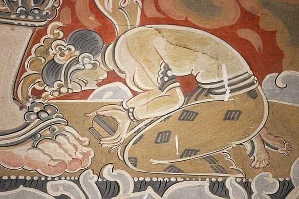 anya_wanders's tweet photo. The frescoes at Kirti Mandir by Nandalal Bose depict four narrative themes - Gangavatarana, Life of Mirabai, Natir Puja, and battle of Mahabharata. Executed in the fresco-secco technique, they are among Bose's most significant large-scale mural commissions. https://t.co/8qfuqD6JjJ