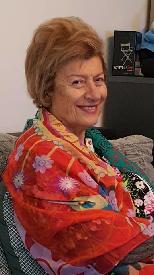 AGOSgazetesi's tweet photo. 🫑Zeytinyağlı biber dolması

✒️ Garine B. Seropyan

🍴Ermeni usulü dolma yapmak için özellikle soğan-pirinç oranı ile oynanmamalı. Şekeri esirgenmemeli. Eskiler soğanı uzun uzun pişirip karamelize ederlerdi, dolayısıyla şeker kullanmazlardı ama şimdinin soğanı, ocağı, tenceresi, hiçbiri buna müsaade etmiyor, bu yüzden şekerini bol tutuyoruz.

https://t.co/a2WQrnU6hN