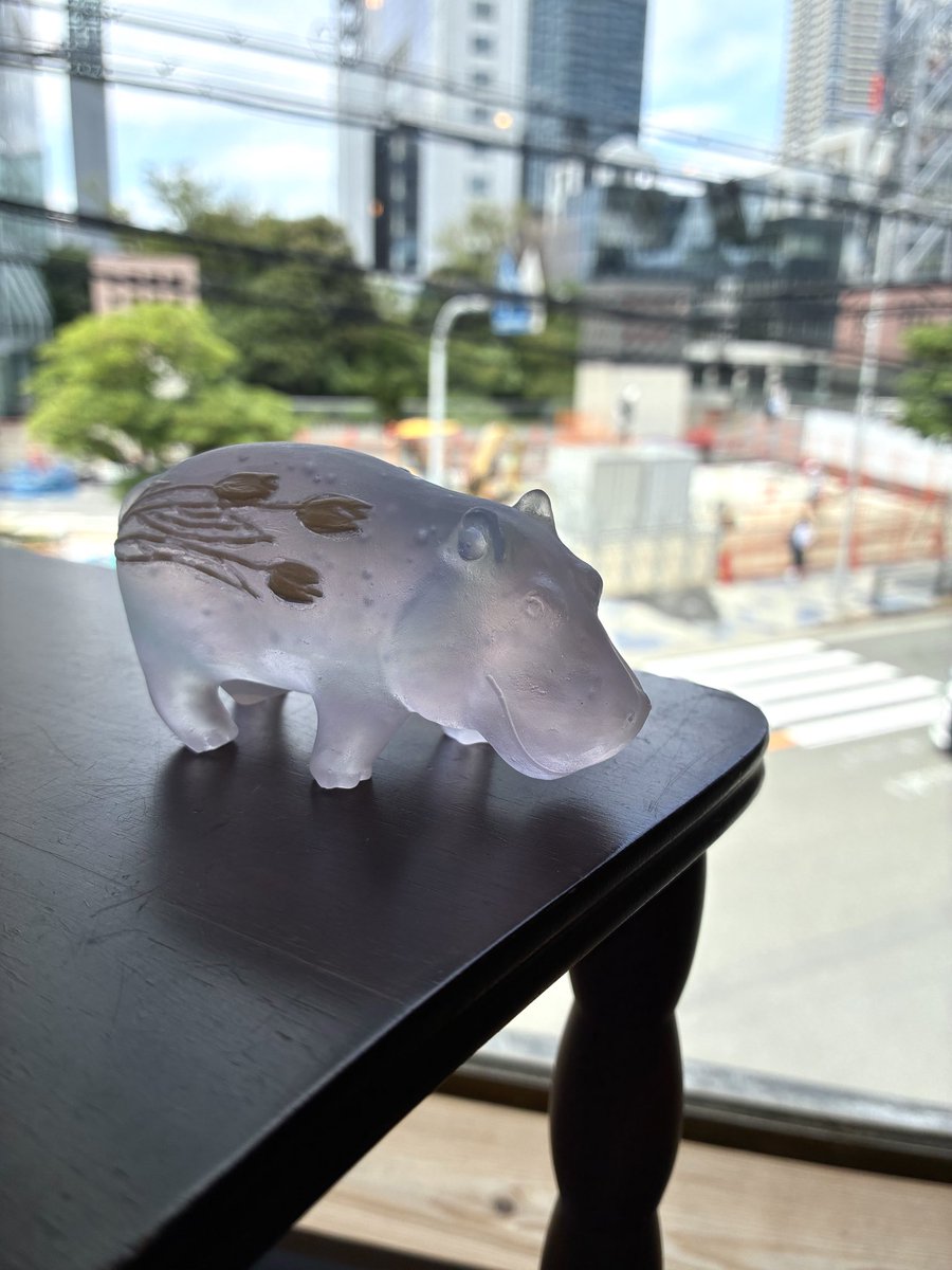 石川あすかさんのガラスオブジェ。 透き通った爽やかな色合いの動物
