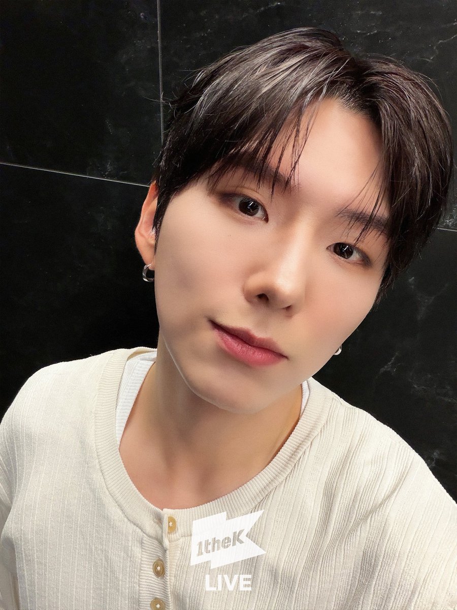 1theK's tweet photo. 얼굴 보자마자 개안하는 #기현 이의 미모 👀
라이브 듣자마자 귀까지 정화되는 메인보컬의 위엄 🎧🔥
#KIHYUN #SoGood #야외녹음실 @STARSHIPent @OfficialMONSTAX

#Beyond_the_Studio 👉https://t.co/WqpfkvloKh https://t.co/gDMqAu0Egj