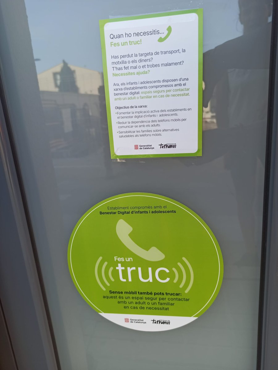 vilassardedalt's tweet photo. Vilassar s'uneix a la xarxa 'Fes un truc', amb la qual els infants i adolescents que es trobin en una situació de dificultat i no disposin de telèfon mòbil, poden entrar en qualsevol establiment comercial adherit a la iniciativa i demanar ajut.

ℹ️ https://t.co/y8ikxEPFIg https://t.co/g7htqHkj1s