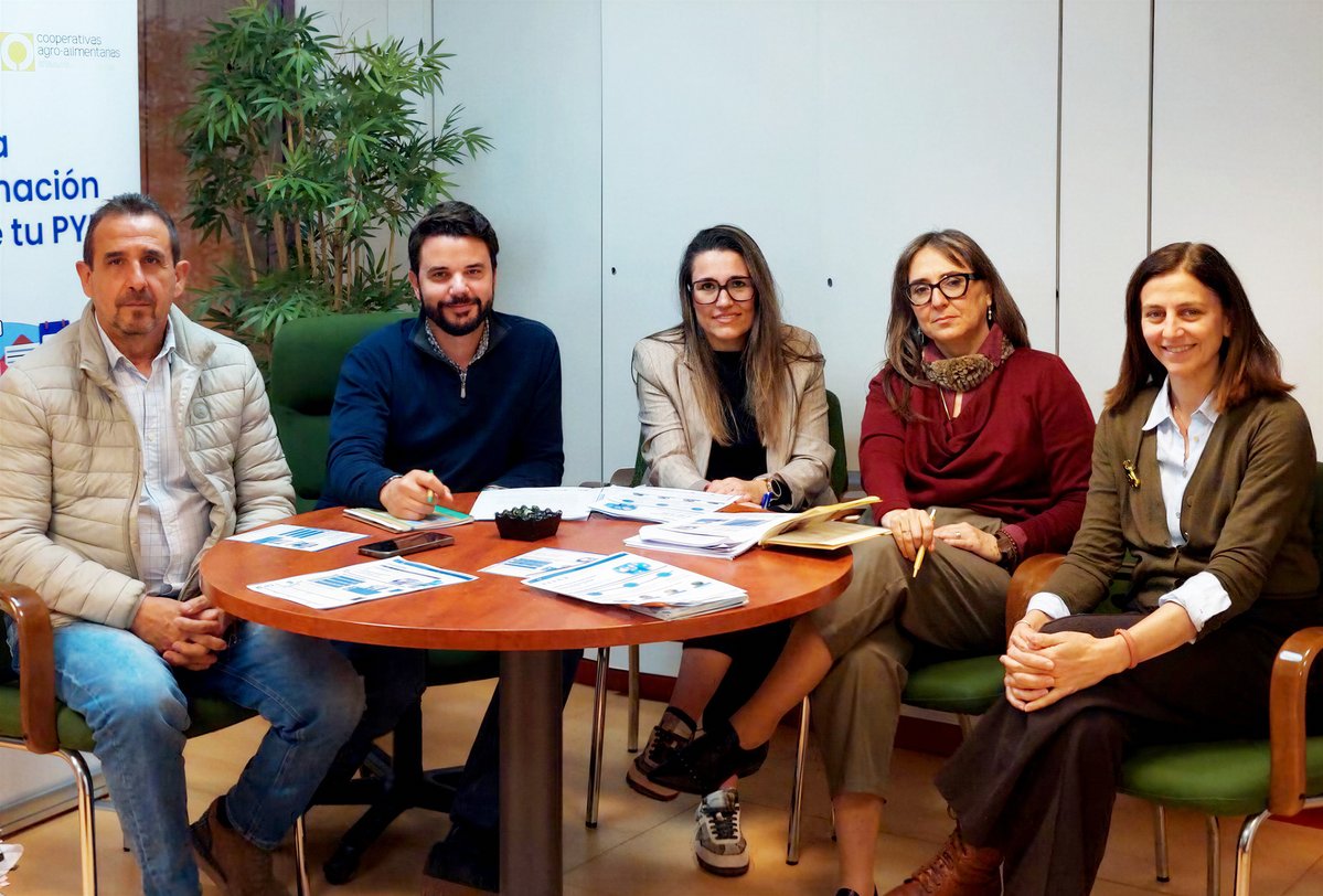 oaphuelva's tweet photo. Sensorística de riego: menos intuición, más datos útiles.

En julio arrancan los talleres con Infocultivo: medir, interpretar y decidir mejor en campo.

👉🏻  https://t.co/AGUIu7HKlP

@redpuntoes @Acelerapyme
#FEDER #Acelerapyme #TransformacionDigital https://t.co/VKYbfTVPGZ