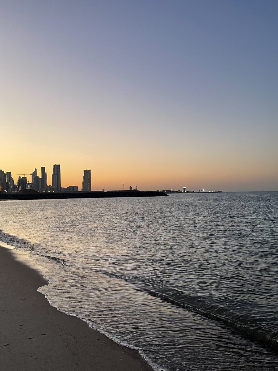 Maronitespirit's tweet photo. من ساحل النصارى، إلى ساحل المتن الجنوبي، وصولًا إلى الضاحية الجنوبية... ٣ أسماء حملتا المنطقة عبر الزمن.
كل مرحلة تركت بصمتا ع الاسم: اسم كان مرتبط بالهوية الاجتماعية للمنطقة، اسم جغرافي بعد قيام لبنان الكبير، وبعدا اسم عمراني فرضوا توسّع بيروت وامتدادا جنوبًا.
تغيّر الاسم، لكن بقيت الأرض نفسا تحمل تاريخ المراحل التي مرّت فيا.