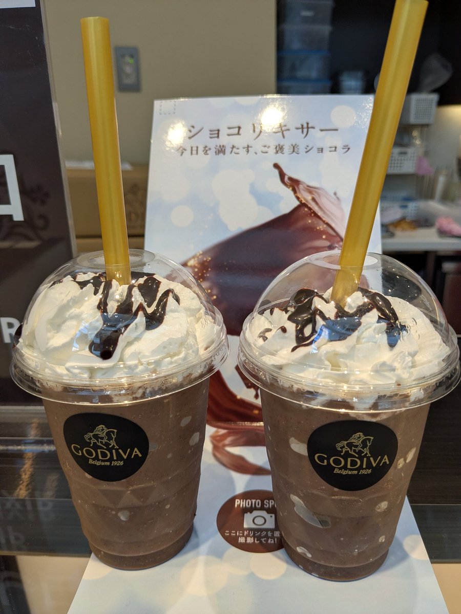 RRaaruRR's tweet photo. 美味しぃぃぃ🤍
いま 一つ買ったらもう一つ貰えるんだよ✨✨✨ https://t.co/EiCopvNFDh