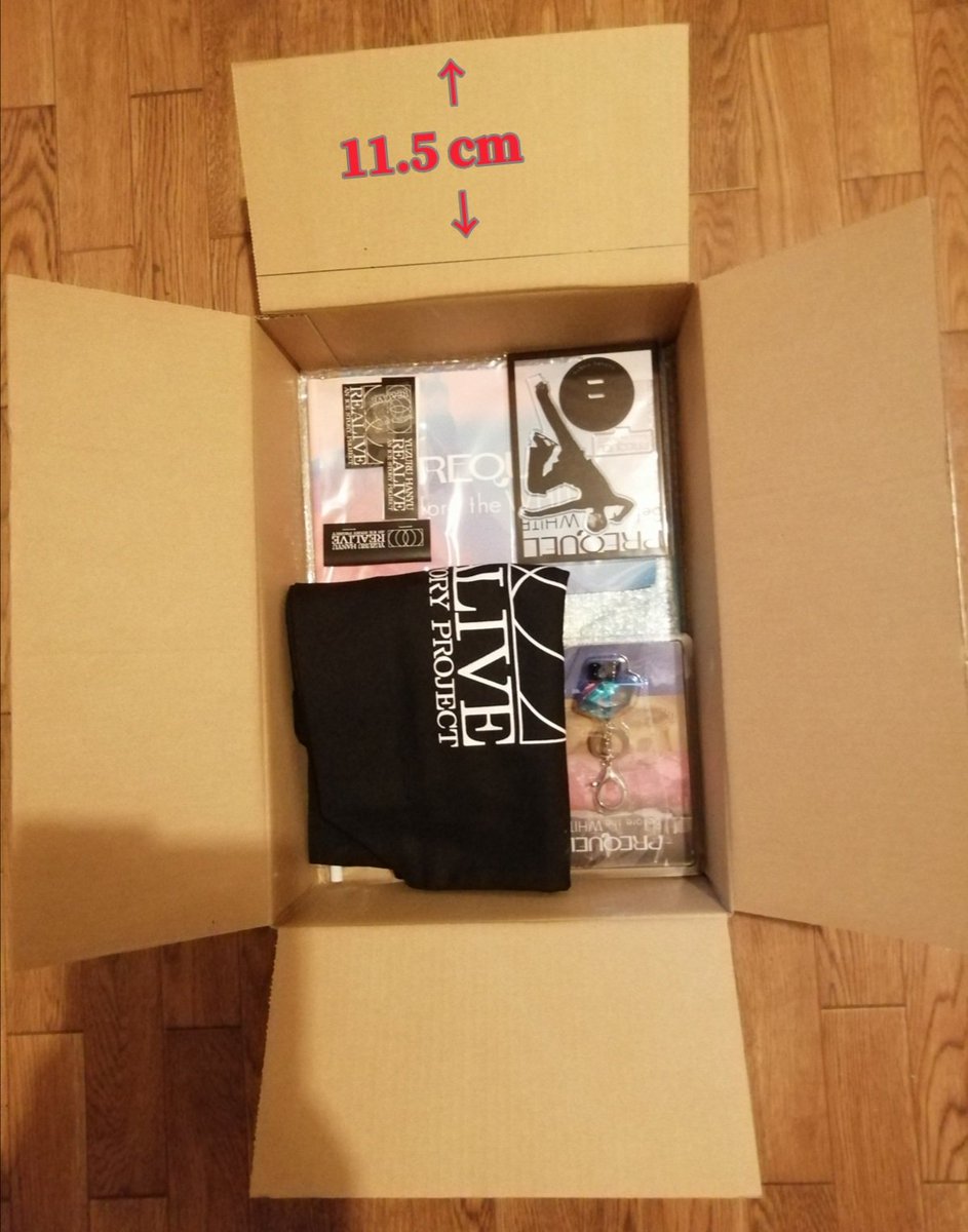 mochii3531's tweet photo. REALIVEのグッズ🥰️
トートバッグ
早速 使いたくて

とりあえずの
マチを作った(^◇^;)

簡単‼️

https://t.co/8lGaVebNAs さん
から届いたダンボールの横の
長さが ほぼ同じなので…

マチ幅(約11.5cm)に合わせて
切ったら ピッタリ✌️

とりあえず これで🤭

#REALIVE
#羽生結弦 https://t.co/94AgaqKjBG