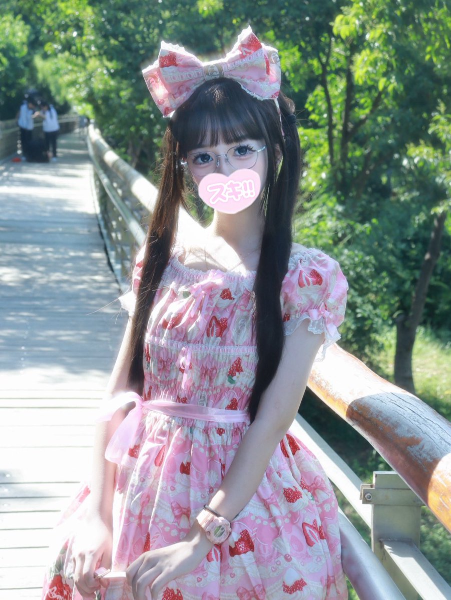 做了个紧勒住你脖子的梦 tweet media