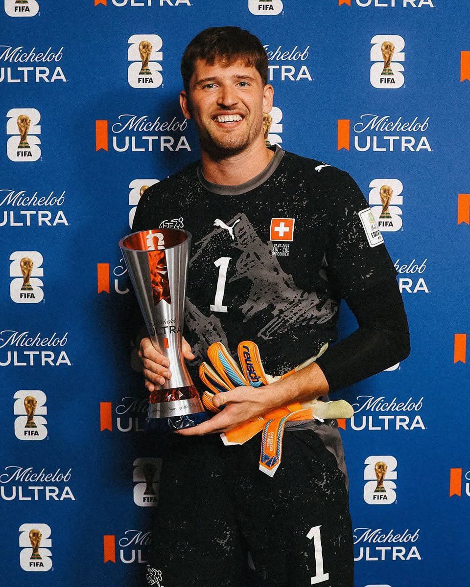 BVBThailandFC's tweet photo. เกนกอร์ โคเบิล กับรางวัล Player of the Match ในเกมฟุตบอลโลกรอบ 16 ทีมสุดท้ายระหว่างสวิสเซอร์แลนด์ กับโคลัมเบีย
#BVB #BVBThailand #Kobel #WorldCup2026 #POTM https://t.co/TuwTqT6Bkf