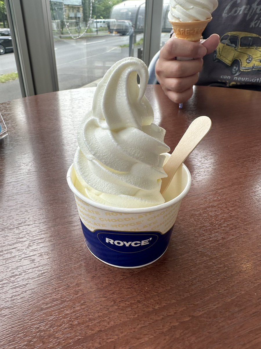 was_anbon's tweet photo. セレス帰ってきたので、2台でうろうろ。ソフトクリームを食べるなど https://t.co/b874exqOXk