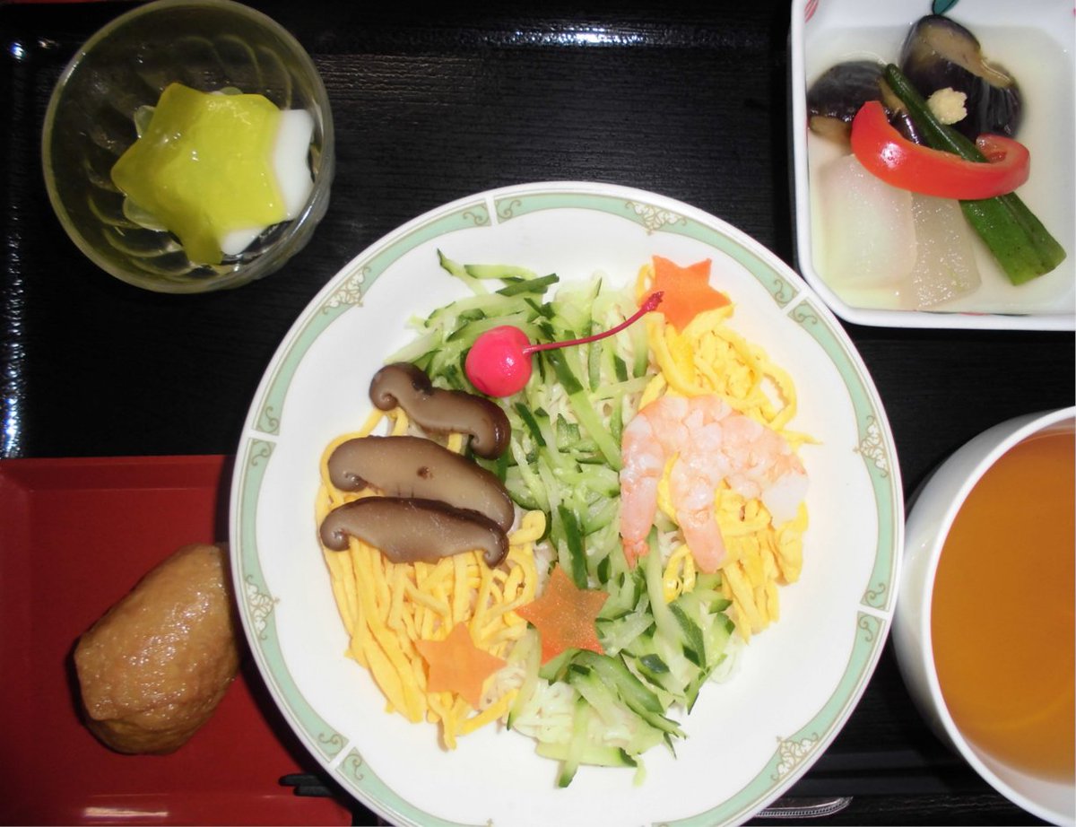 doellfami's tweet photo. #ドエル #昼食 #メニュー 
#介護付有料老人ホーム
#ドエル東志和 
#ドエル祇園 
#住宅型有料老人ホーム 
#ファミーユ祇園
#エポカフード

七夕の日メニュー🎋
いなりずし
七夕そうめん
冷や鉢
七夕ゼリー https://t.co/OEHOVEUWG5