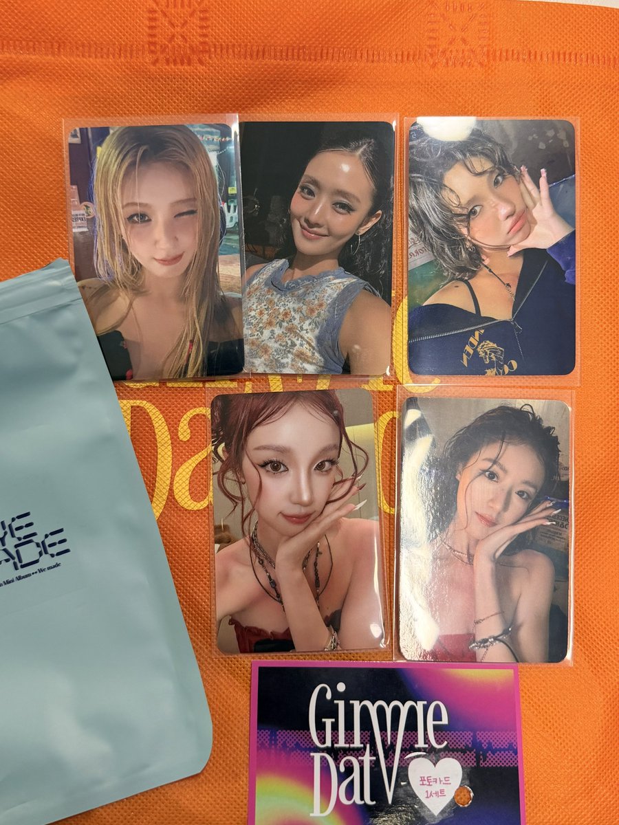 gidlesell's tweet photo. 아이들 gimme dat love 공방포카 양도합니다

럭키드로우 포카세트
가격 제시

idle photocard pc wts sell poca broadcast i-dle 포토카드 포카 사녹 공방 여자아이들 gidle 양도 판매 we made 미연 민니 소연 우기 슈화 miyeon minnie soyeon yuqi shuhua https://t.co/FTixKuPwww