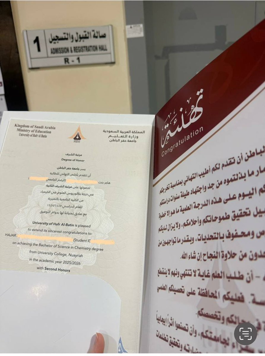 seme_eh's tweet photo. اليوم استلمت وثيقه تخرجي 🎓🎓
ماشاء الله تبارك الله

سنواتٌ من الاجتهاد،
واليوم تُوِّجتُ بحمدِ الله بالتخرج.
اللهم بارك لي فيما هو قادم 👩🏻‍🎓 https://t.co/THWz3SaW4E