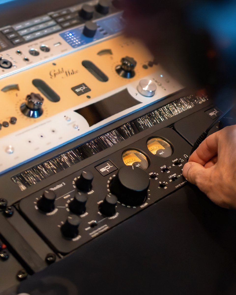 spltweets's tweet photo. “For monitoring, I rely on the Phonitor 3 in the Expansion Rack.”  ACSY Sound about the SPL Phonitor 3 headphone amplifier and monitoring controller with 120V technology 🎶

Read the full story on our blog 👉 https://t.co/rFUa16hHtM https://t.co/p3OYd6OyI4