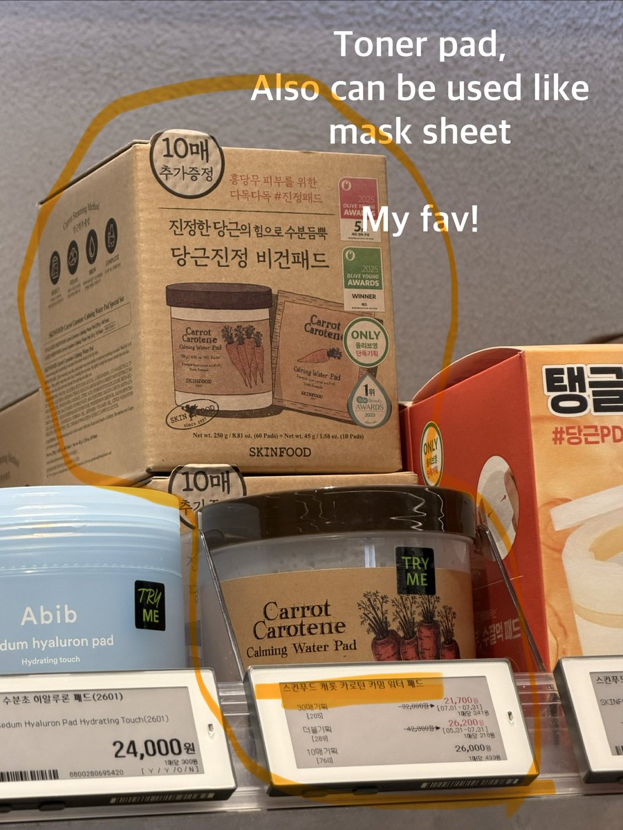 easyminie_'s tweet photo. @_yongjinny + Looking for what to buy in Oliveyoung? Here is my recommendation for skincare products you can buy at COEX Oliveyoung.

[Toner pad]

👍 (￼My fav) 스킨푸드 - 당근패드 / Skinfood - Carrot Carotene calming water pad https://t.co/t3Nha5OoCG