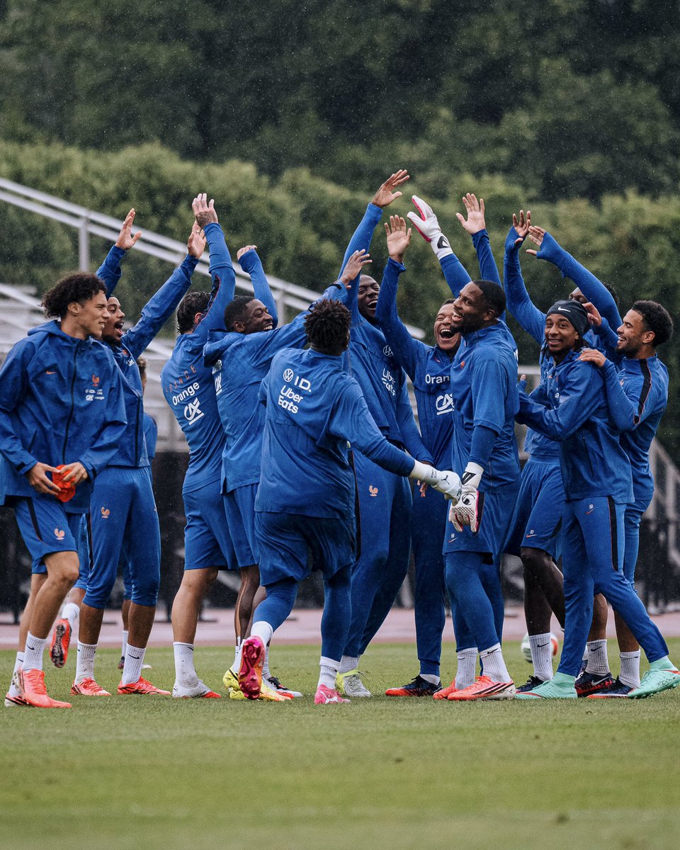 FrenchTeam's tweet photo. This group 🙌💙 https://t.co/N84w2kjze3
