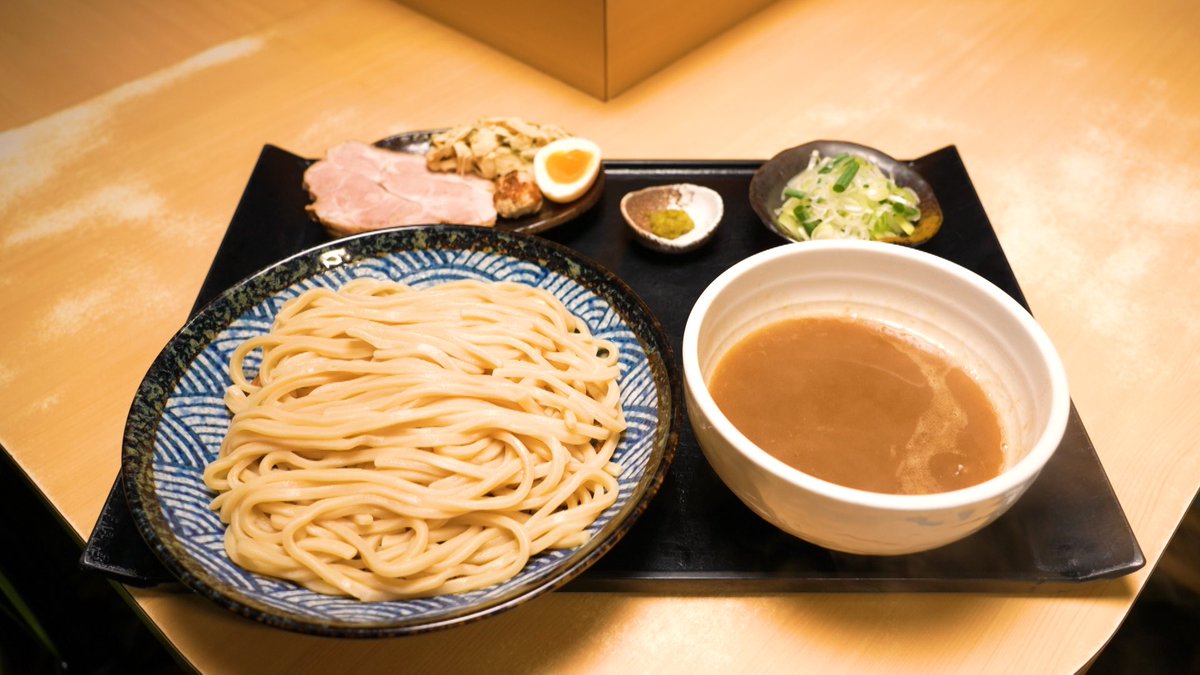ohmygod_ntv's tweet photo. |◤ 7/11(土)あさ 10：30 からの
「オー！マイゴッド！」は…◢|

7 月 11 日はラーメンの日🍜
ラーメンの神様 #山岸一雄 も唸らせた
濃厚豚骨魚介つけ麺の神がスタジオに登場✨

食べた瞬間脳汁ビシャー！？
ラーメン通がこぞって通う
連日大行列の神つけ麺とは…
#オーマイゴッド https://t.co/FTNq95eT3z