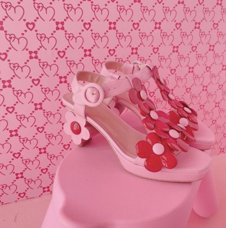 heart_jpg's tweet photo. walking on flower power 🌸💖 https://t.co/CkcXfAheF1