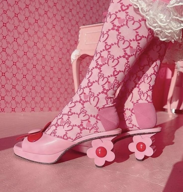 heart_jpg's tweet photo. walking on flower power 🌸💖 https://t.co/CkcXfAheF1