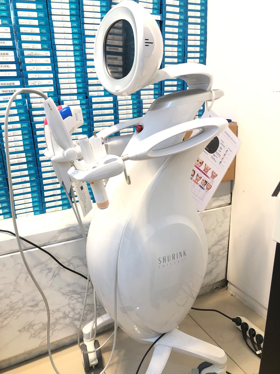 skinfacecom's tweet photo. 当院で受けられる施術をご紹介します🙌
❤️シュリンク（HIFU）ー高密度焦点式超音波（HIFU）によるリフトアップ治療
シュリンクは、HIFU（高密度焦点式超音波）を用いて、真皮層およびSMAS筋膜層へ超音波エネルギーを集中的に照射するリフトアップ治療です。
皮膚表面へのダメージを抑えながら、狙った深さに熱エネルギーを届けることで、コラーゲンのリモデリングを促し、肌のハリやフェイスラインの引き締めをサポートします。メスを使用せず、自然な印象のリフトアップを目指したい方に適した治療です。
高周波（RF）リフトアップ治療が主に真皮層から皮下組織にかけて熱エネルギーを与え、肌の引き締めやハリ感の向上を目的とするのに対し、シュリンクはHIFU（高密度焦点式超音波）を用いてSMAS筋膜層まで作用し、より深い層からのリフトアップを目指す治療です。
💡このような方におすすめ
・フェイスラインのもたつきが気になる方
・頬のたるみが気になる方
・二重あごが気になる方
・切らないリフトアップをご希望の方
・ダウンタイムの少ない治療をご希望の方
💡期待できる効果
・リフトアップ
・フェイスラインをすっきりとした印象へ導く
・あご下のもたつき改善
・ほうれい線を目立ちにくくする
・肌のハリ・弾力の向上
※効果には個人差があります。
💡効果を実感するまで
施術後1か月頃から徐々に変化を感じ始める方が多く、2〜3か月程度かけてさらなる変化が期待されます。
💡効果の持続期間
約6か月
※持続期間には個人差があります。
💡ダウンタイム
ダウンタイムは比較的少なく、一時的に赤みや軽度の腫れ、筋肉痛のような違和感が生じることがありますが、多くは数日以内に落ち着きます。
💡痛み
施術中は部位によって軽度の刺激感や熱感を感じることがあります。特に骨に近い部位では刺激を感じやすい場合がありますが、痛みの感じ方には個人差があります。