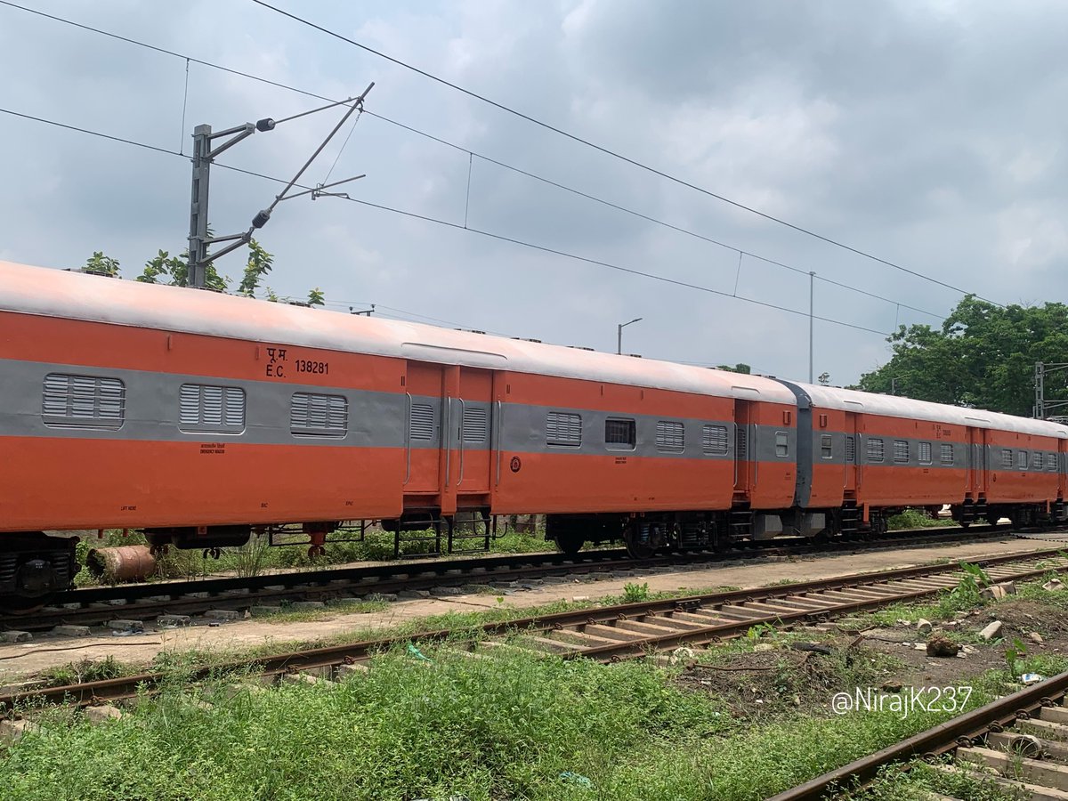 NirajK237's tweet photo. New Colour of MEMU rake from Jhajha Shed.
How’s it ? https://t.co/XAdQOukkDo