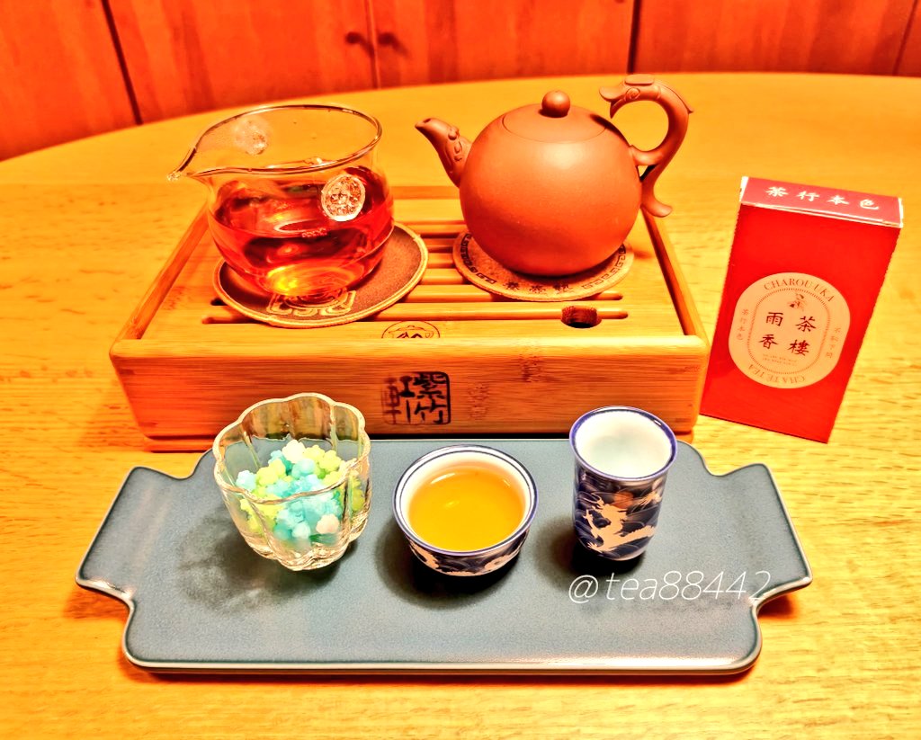 tea88442's tweet photo. 7月8日は #中国茶の日 なんですね！
茶壺や茶盤を出して気分転換。
ゆっくりと甘さを味わっています✨
#茶樓雨香　#単叢紅茶蜜蘭香甜竹坑 https://t.co/m4x3jOopS2