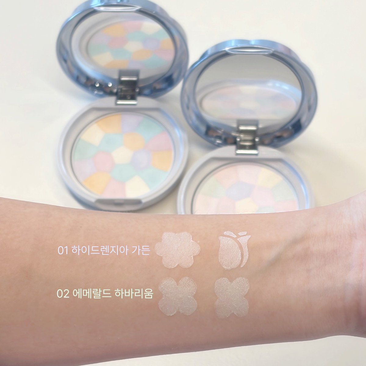 canmake_kr's tweet photo. #인용이벤트
캔메이크에~서
뭐가 나왔~게

바로바로 일루미네이팅 피니쉬 파우더라죠✰⋆｡
여름에 보송함과 윤광 둘 다 못잃어!! 
하신다면 무조건 이 파우더입니다
┏ (゜ω゜)=👉 (지기도 오늘 이거 썼어요 훗)

써보고 싶은 캔메이트 여러분들은 인용 남겨주시면 총 3분께 보내드릴게요!

ო 참여 방법: 탐나는 파우더 컬러 인용으로 알려주기 + 캔메이크 계정 팔로우
ო 당첨 선물: 일루미네이팅 피니쉬 파우더 어블룸 
(홋수 선택 가능)
ო 당첨 인원: 총 3명
ო 이벤트 기간: 7/08(수)-7/15(수)
ო 당첨자 발표: 7/16(목)