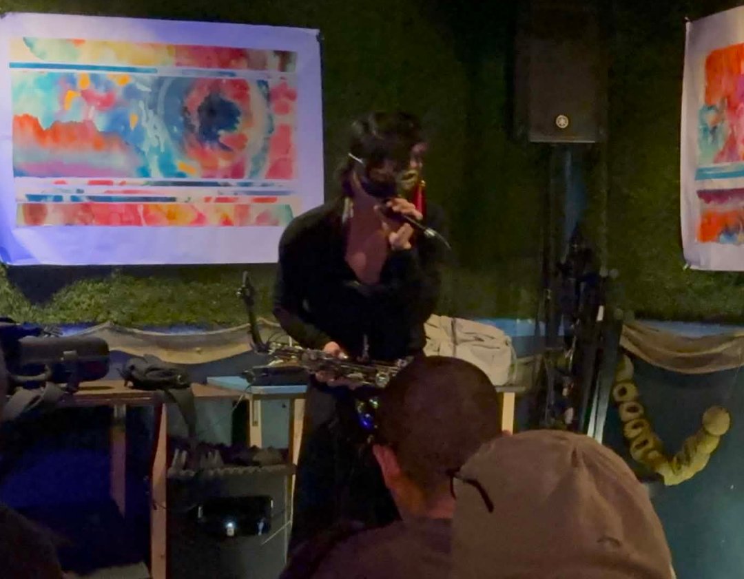 YOUSPRIT1's tweet photo. 昨日のORIENTAL FORCEでの企画ライブ[夜遊]での様子です。和をテーマに真夜中の猫、という演目をやって見ました。猫になり切りましたよ〜 https://t.co/gLkcauI22l