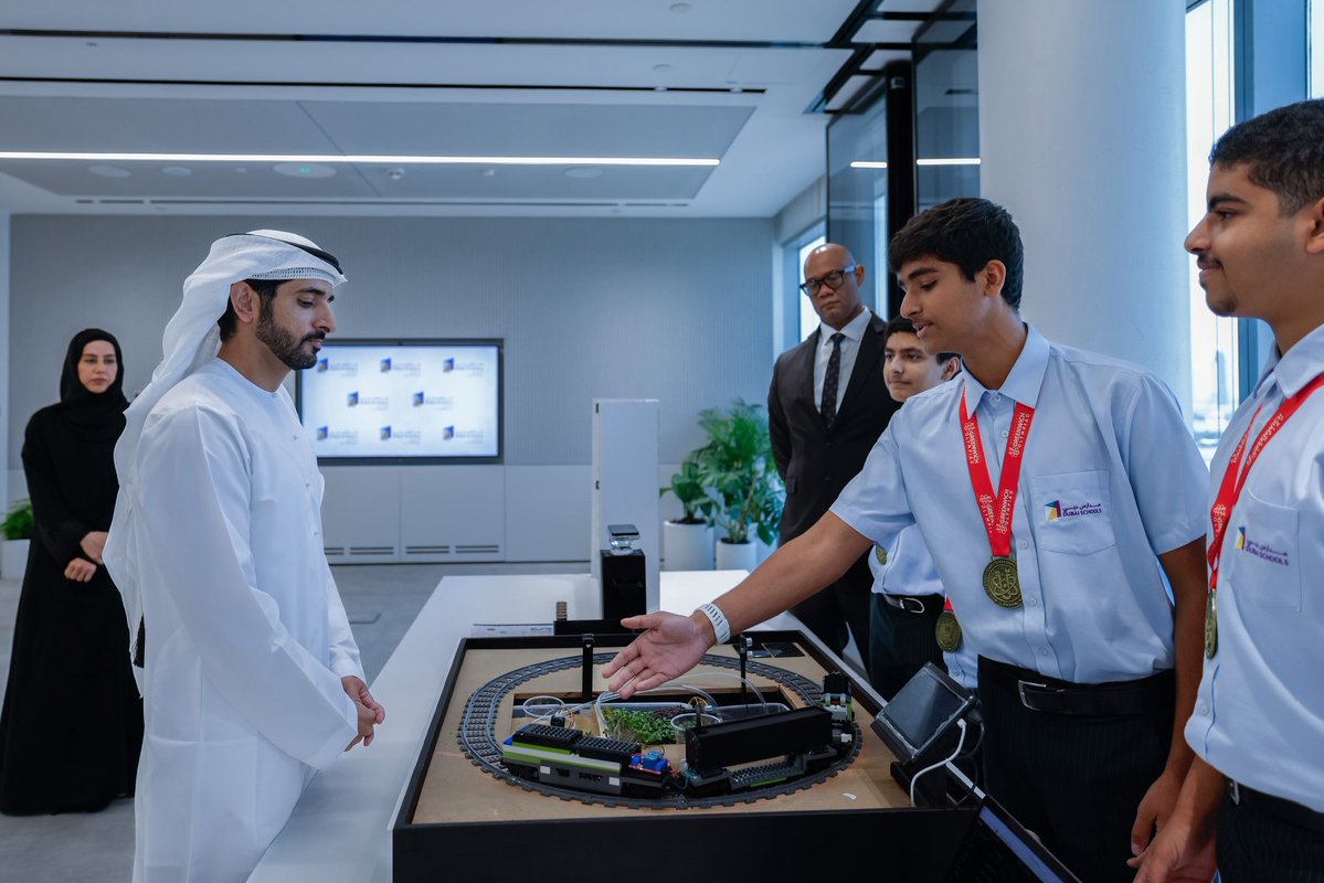 HamdanMohammed's tweet photo. سعدت باستقبال أربعة طلاب متميزين من مدارس دبي – الخوانيج، وهم: علي الجروان، وخليفة المرزوقي، وعمر البلوشي، وسعيد أبو الشوارب، عقب فوزهم بالميدالية الذهبية في أولمبياد غرينتش الدولي للابتكار، الذي أُقيم في لندن خلال الفترة من 14 إلى 20 يونيو 2026، عن مشروعهم "القطار الذكي للري"، متفوقين على طلبة من 80 دولة تنافسوا على تقديم أفضل الابتكارات المستقبلية… الطلبة الأربعة نموذج مشرّف لشباب الإمارات، وقدوة لطلبة وطالبات دبي في الاجتهاد والمثابرة. فالعقول المبدعة تمثل الثروة الحقيقية للأمم، والمحرك الرئيس للتقدم والازدهار. ولطلابنا وطالباتنا نقول: ضاعفوا جهودكم في طلب العلم، واجعلوا طموحاتكم بلا سقف ولا حدود، وليكن السعي إلى التميز نهجاً دائماً في رحلتكم التعليمية وحياتكم العملية.