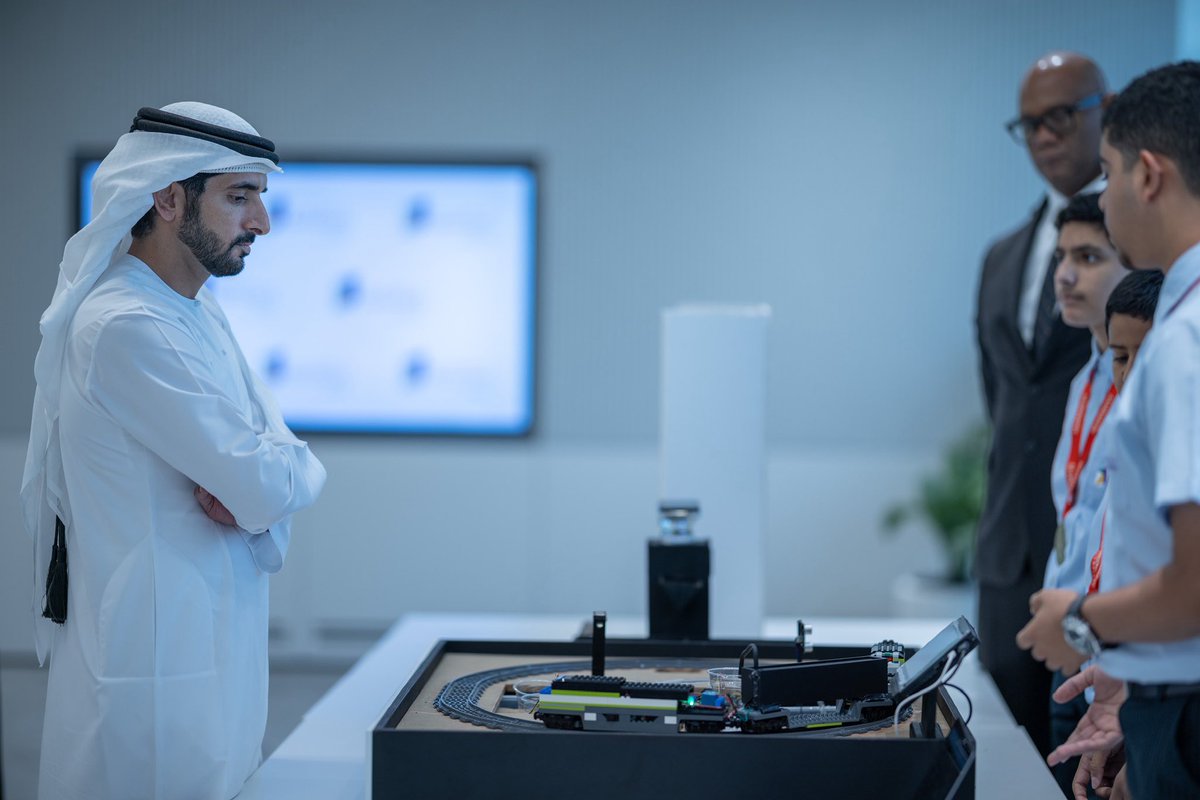 HamdanMohammed's tweet photo. سعدت باستقبال أربعة طلاب متميزين من مدارس دبي – الخوانيج، وهم: علي الجروان، وخليفة المرزوقي، وعمر البلوشي، وسعيد أبو الشوارب، عقب فوزهم بالميدالية الذهبية في أولمبياد غرينتش الدولي للابتكار، الذي أُقيم في لندن خلال الفترة من 14 إلى 20 يونيو 2026، عن مشروعهم "القطار الذكي للري"، متفوقين على طلبة من 80 دولة تنافسوا على تقديم أفضل الابتكارات المستقبلية… الطلبة الأربعة نموذج مشرّف لشباب الإمارات، وقدوة لطلبة وطالبات دبي في الاجتهاد والمثابرة. فالعقول المبدعة تمثل الثروة الحقيقية للأمم، والمحرك الرئيس للتقدم والازدهار. ولطلابنا وطالباتنا نقول: ضاعفوا جهودكم في طلب العلم، واجعلوا طموحاتكم بلا سقف ولا حدود، وليكن السعي إلى التميز نهجاً دائماً في رحلتكم التعليمية وحياتكم العملية.