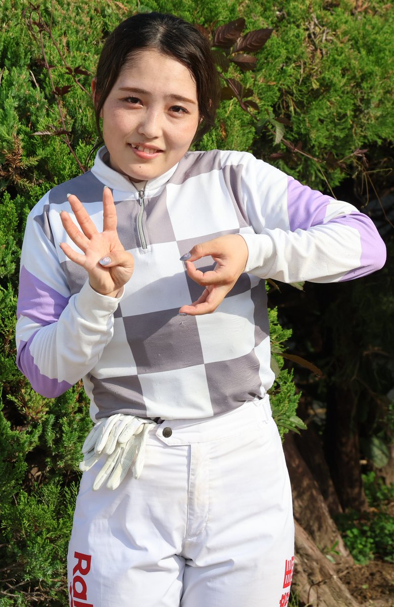 hochichihokeiba's tweet photo. 【阪神アーバン競馬】園田競馬

佐々木世麗騎手が準メイン、メインレースを連勝です。
11Ｒ「京都畜産特別」は佐々木騎手が、セイルオンセイラー（田中一巧厩舎）に騎乗し２着と首差で勝利。
今年３度目のメイン勝利。過去２度は雨だったので、晴れでのインタビューは今年初めて。「よかったー」と笑顔満開でした。
これで今年の「49」勝目となりました

#佐々木世麗
#セイルオンセイラー
#田中一巧