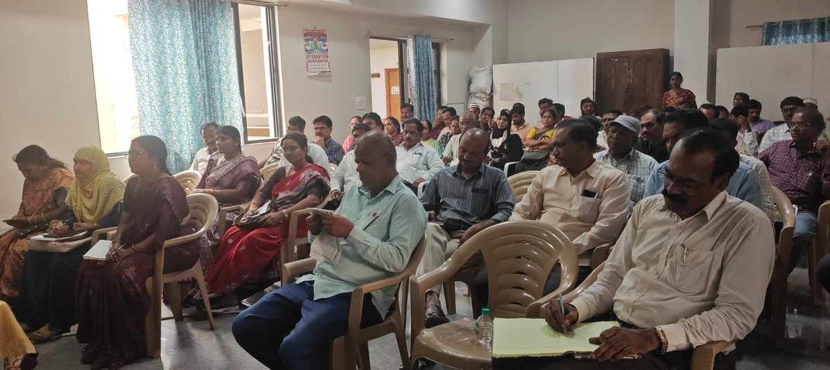 DMHO_NZBTG's tweet photo. National Deworming Day (NDD), District Level Training program conducted to line departments MEO's, CDPO's and College Education Officers under the chairmanship of DMHO, Dr B.Rajasree madam at DMHO office, IDOC, Nizamabad. @Collector_NZB #MOHFW #NDD https://t.co/Hhch3ytoKj